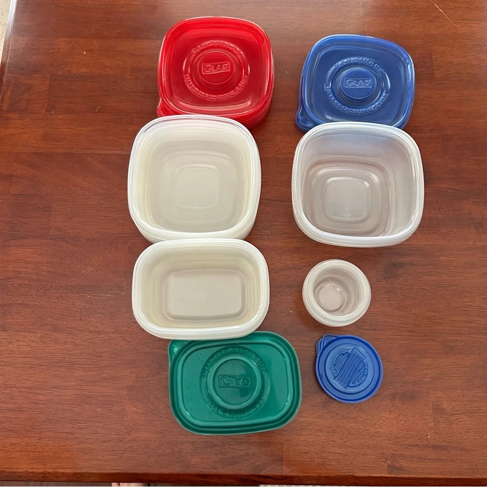 30 Pieces - 15 Plastic Containers with 15 Lids Various Sizes